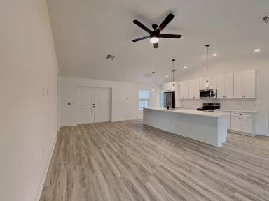 Main picture of 220 NE 31st Ter
