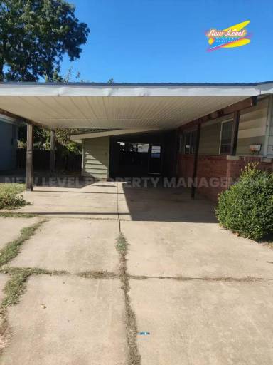 Main picture of 2839 S Glenn Ave
