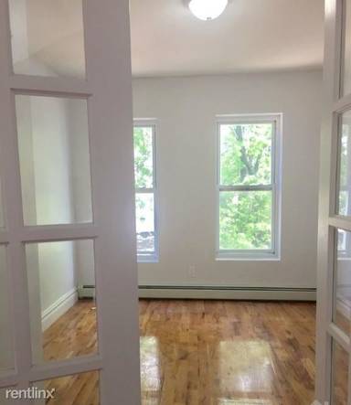 Main picture of 2093 Dean St