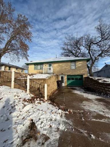 Main picture of 970 N 1st St