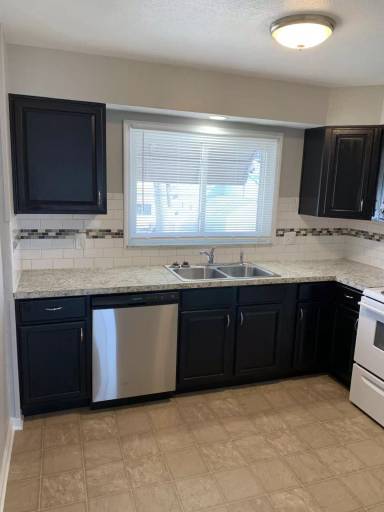 Main picture of 3636 Douglas Rd