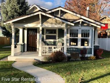 Main picture of 920 2nd St E