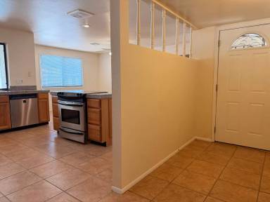 Main picture of 718 E Manhatton Dr