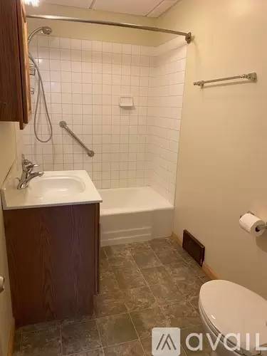 Main picture of 2141 Oakridge Ave