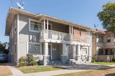 Main picture of 1319 E 2nd St