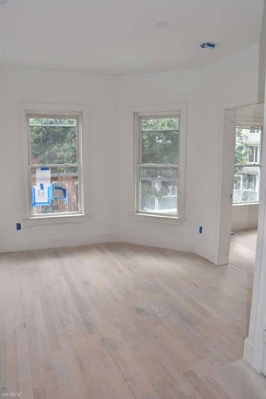 Main picture of 65 Saxton St