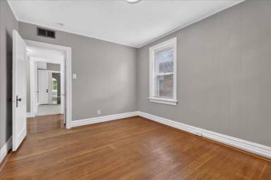 Main picture of 5252 Bancroft Ave