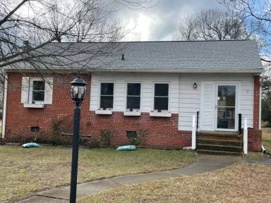 Main picture of 1811 Lyndover Rd