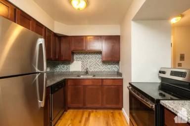 Main picture of 1446 N Dearborn St