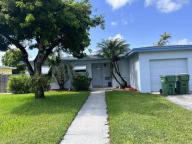 Main picture of 830 NW 9th St