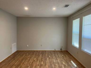 Main picture of 620 Maplewood Dr