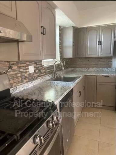 Main picture of 7891 Sheridan St