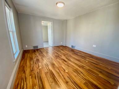 Main picture of 806 W Washington St