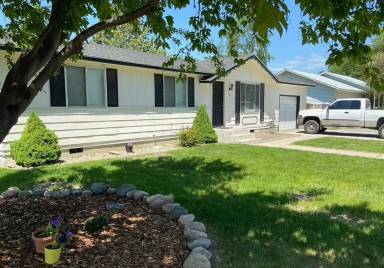 Main picture of 110 S Austin Ave