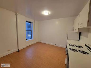 Main picture of 1427 York Ave