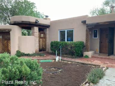 Main picture of 250 Plaza Canada