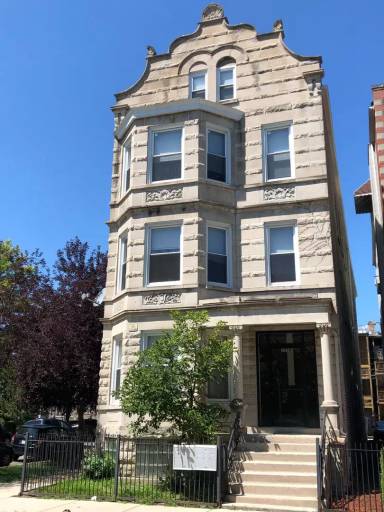 Main picture of 2558 W Walton St