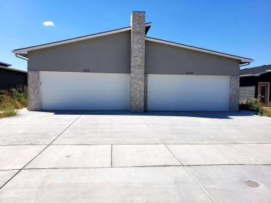 Main picture of 2155 S Thatcher Cir