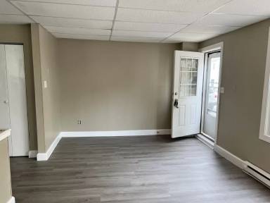 Main picture of 222 Lawrence St