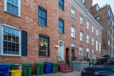 Main picture of 2139 Cambridge St