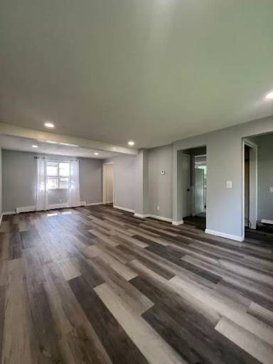 Main picture of 1555 Whitney Rd E
