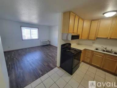 Main picture of 1701 La Crescent St