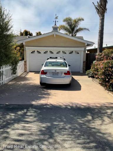 Main picture of 2099 Bayview Ave