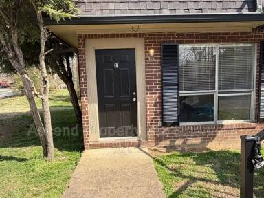 Main picture of 2410 Lyndon Ave