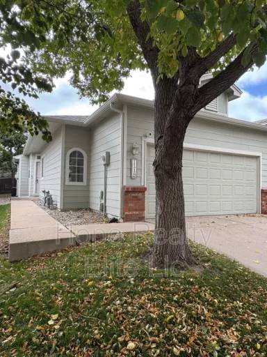 Main picture of 1126 Samuel Pt