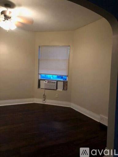 Main picture of 2705 Fort St