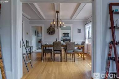 Main picture of 118 NW King Ave