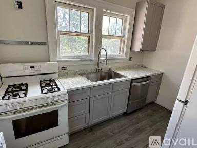 Main picture of 710 E 9th St