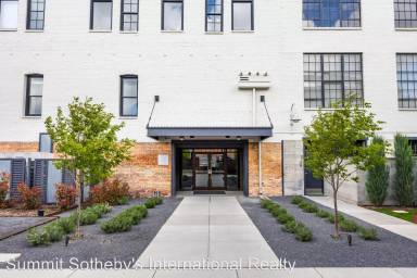 Main picture of 159 W Broadway