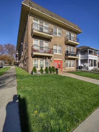 Main picture of 3344 W 110th St