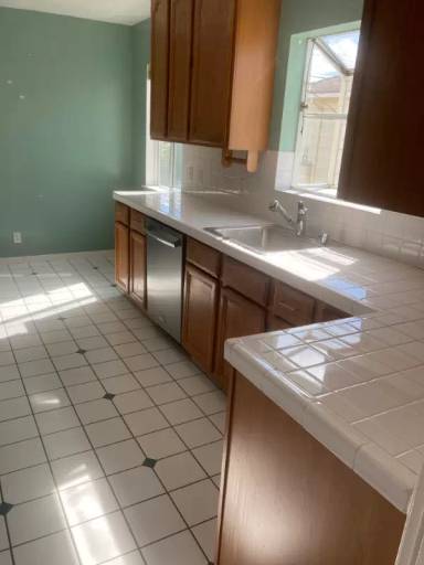 Main picture of 804 Commercial Ave