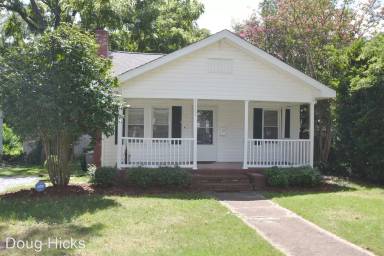 Main picture of 2228 Commonwealth Ave