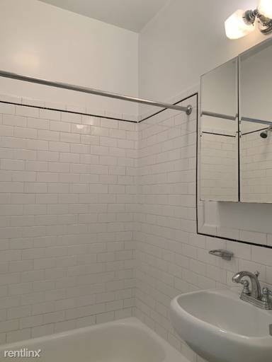 Main picture of 305 W 45th St