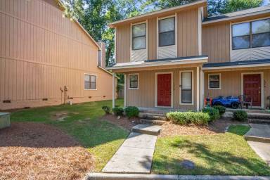 Main picture of 1320 N Forest Dr