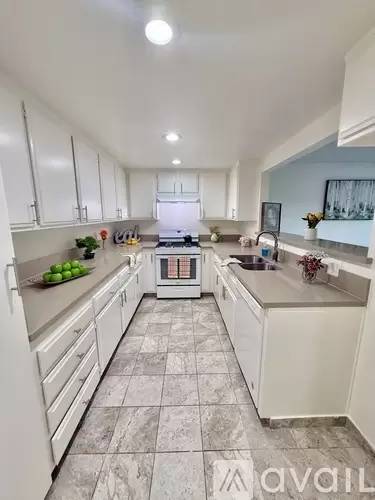Main picture of 512 W Imperial Ave