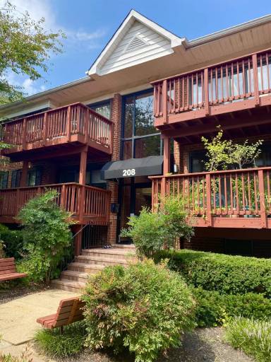 Main picture of 208 Skyhill Rd