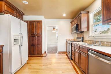 Main picture of 2903 W Madison Ave