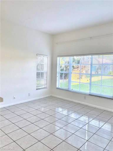 Main picture of 524 Water Pt