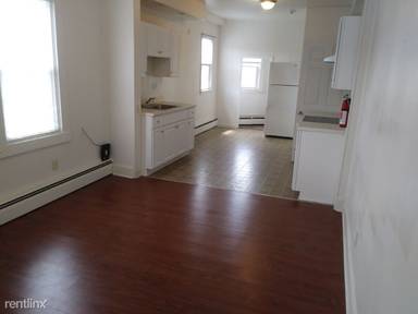 Main picture of 1639 Main St