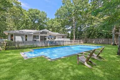 Main picture of 20 Hollyoak Ave