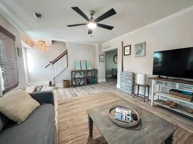 Main picture of 331 Robert Ellis St