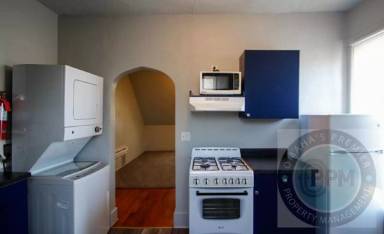 Main picture of 3016 Pacific St