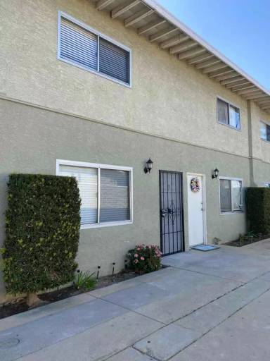 Main picture of 444 E Rowland St