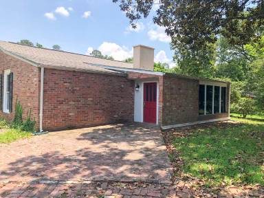 Main picture of 802 S Texas St