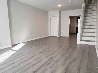 Main picture of 835 E Hilton St