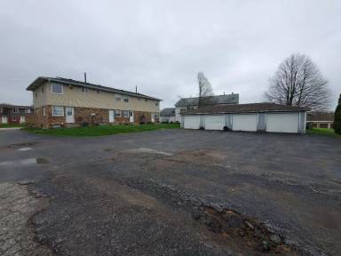 Main picture of 32 Manor Dr